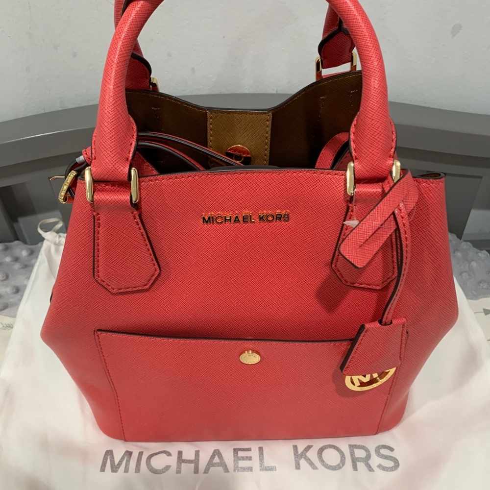 Michael Kors hot pink bag Never been use